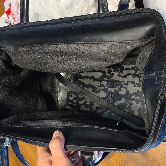 GUCCI BLACK NYLON/PATENT TRAVEL LINE BAG WITH COA - Picture 13 of 16